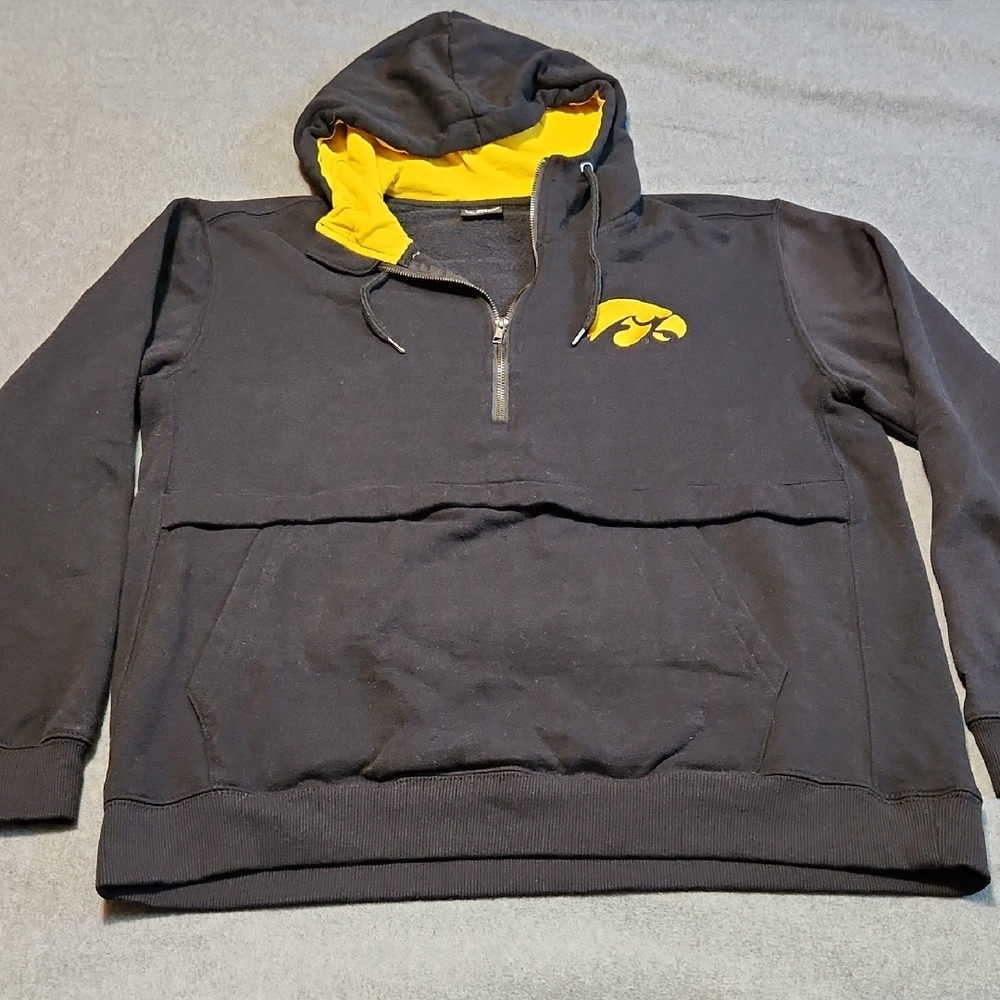 Colosseum Brand Black and Gold, Iowa Hawkeyes, Zip-Up Hoodie